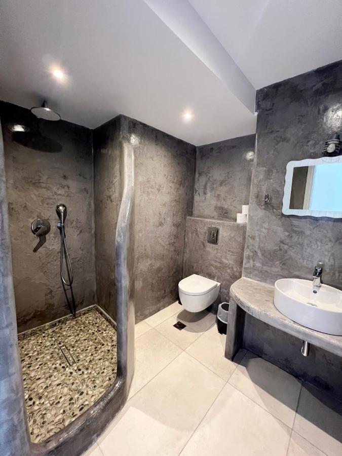 White Lily Suites & Lofts - Adults Only 16 Plus ペリヴォラス エクステリア 写真