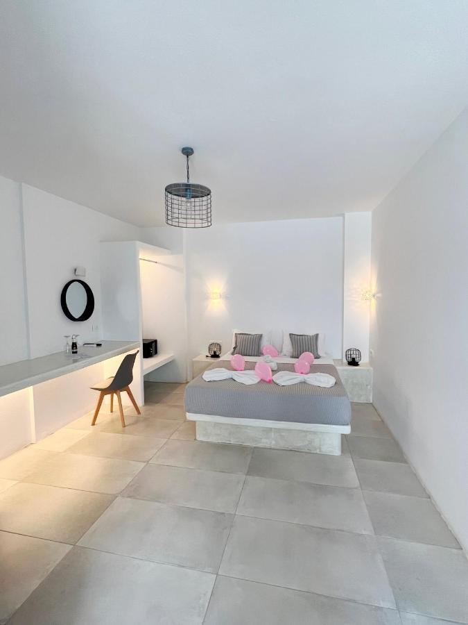 White Lily Suites & Lofts - Adults Only 16 Plus ペリヴォラス エクステリア 写真