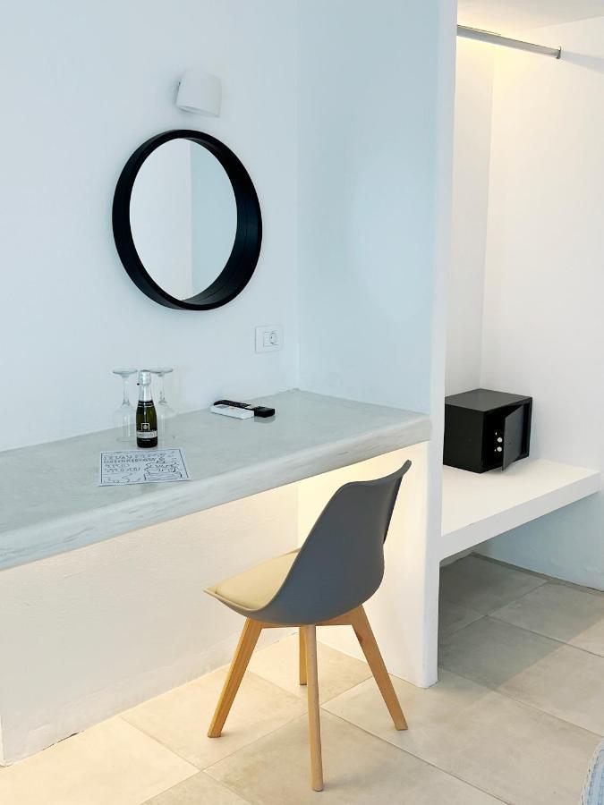 White Lily Suites & Lofts - Adults Only 16 Plus ペリヴォラス エクステリア 写真