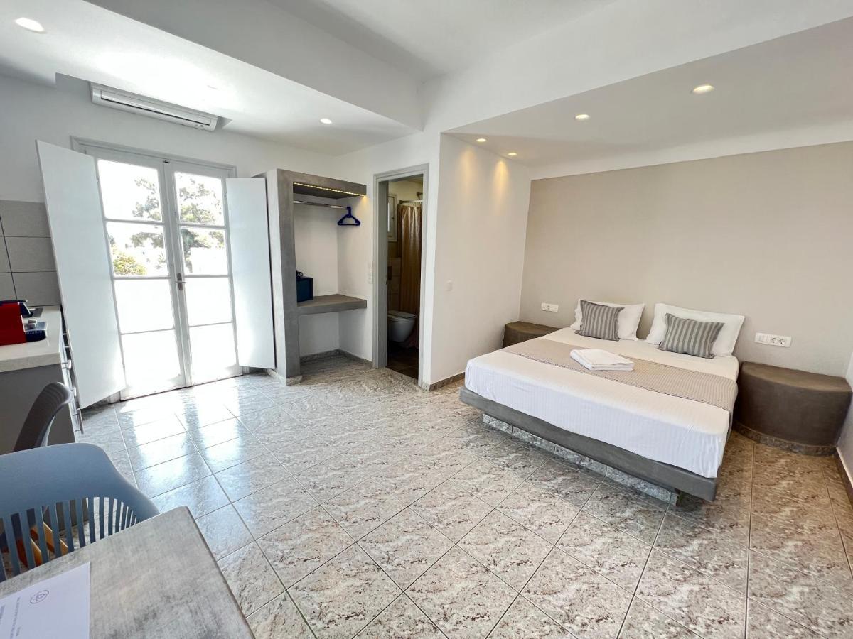 White Lily Suites & Lofts - Adults Only 16 Plus ペリヴォラス エクステリア 写真