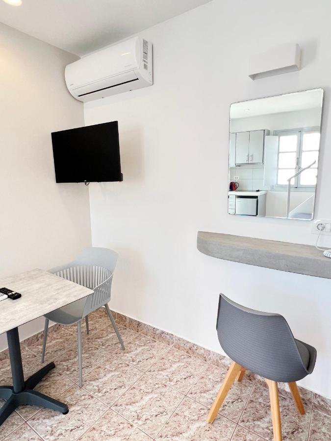 White Lily Suites & Lofts - Adults Only 16 Plus ペリヴォラス エクステリア 写真