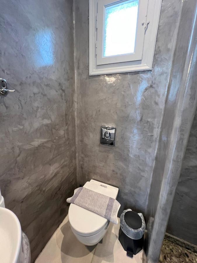 White Lily Suites & Lofts - Adults Only 16 Plus ペリヴォラス エクステリア 写真