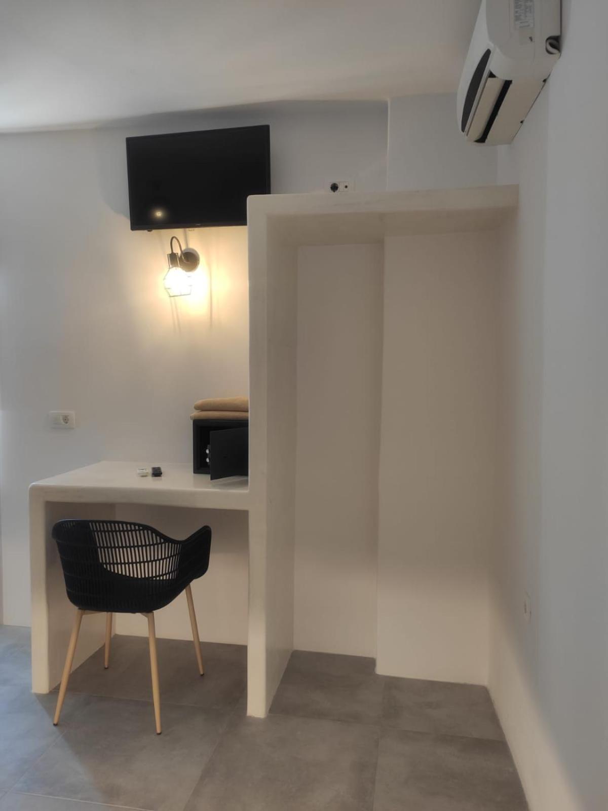 White Lily Suites & Lofts - Adults Only 16 Plus ペリヴォラス エクステリア 写真